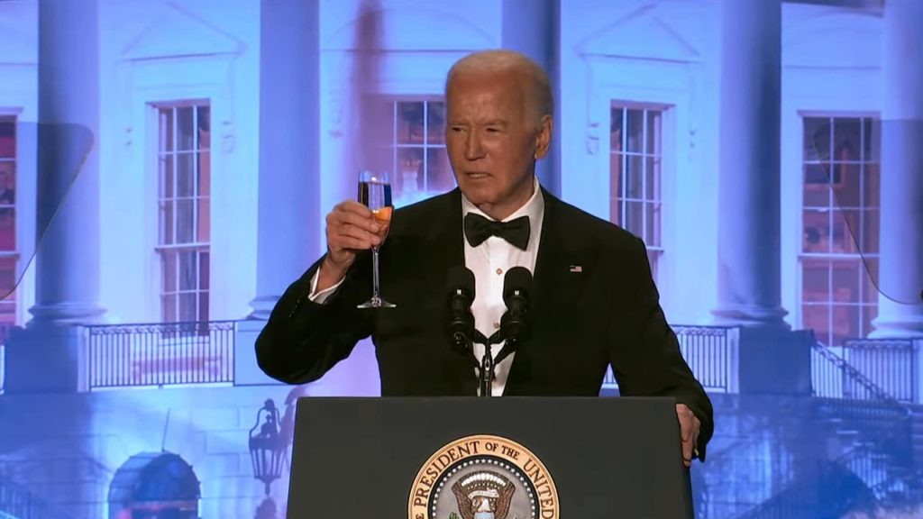 Biden finished his speech by toasting “to a free press, to an informed citizenry, to an America where freedom and democracy endure”. “God bless America”, he said.|inline