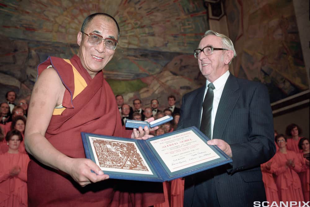 In Oslo, 1989, the Dalai Lama was honoured with the Nobel Peace Prize for his unwavering commitment to peaceful protest against China’s occupation of Tibet, embodying the Buddhist tenet of non-violence. Photo: Eystein Hanssen © CC BY-NC-SA