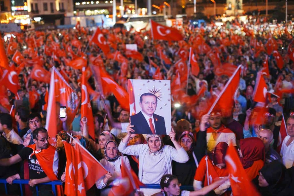 President Erdogan supporters rally during post-coup demonstration in Istanbul, Turkey, July 22, 2016. © CC BY-SA 4.0